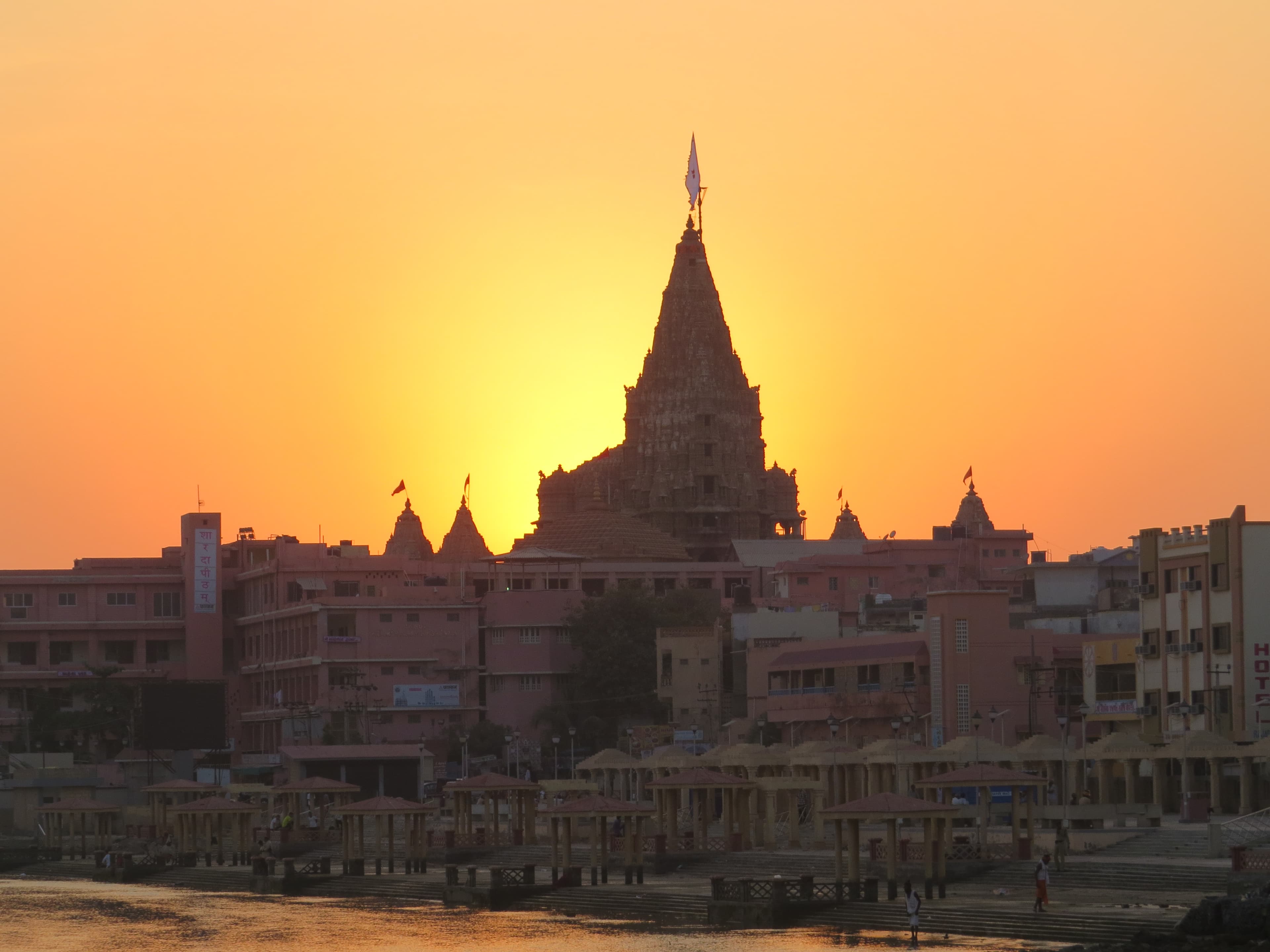 Sunset by the coast at Dwarkadhish Temple